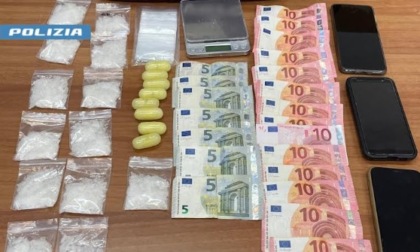 Due etti di shaboo nella borsa per consegnare cibo: la Polizia di Stato arresta un 43enne