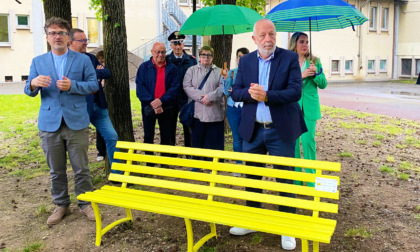 Lotta a bullismo e cyberbullismo, inaugurata la prima panchina gialla del Magentino