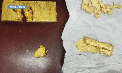 Rubava oro nascondendolo nei capelli: indagato un 38enne italiano