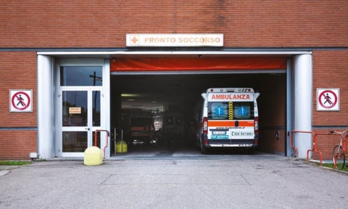 Investito mentre lavora, grave al Niguarda