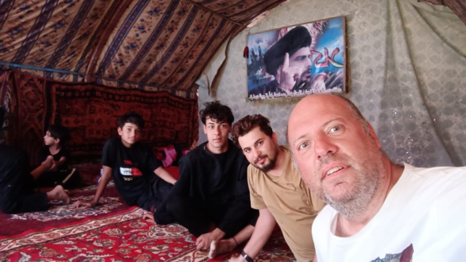 In viaggio da solo con la sua auto fino al Tagikistan