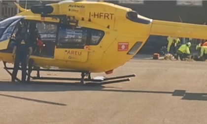 Scontro tra un'auto e una moto: 25enne grave in ospedale