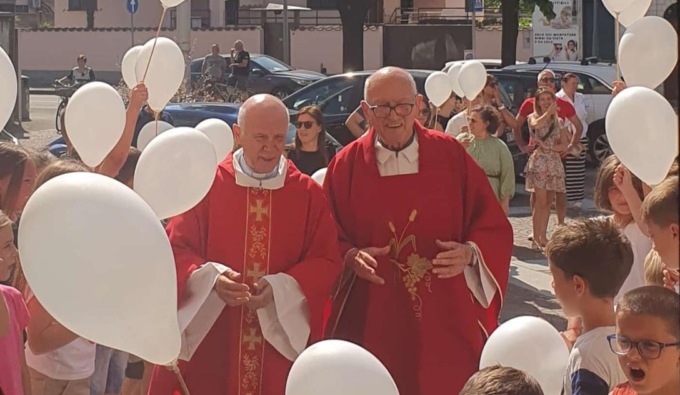 Una festa a sorpresa per i 55 anni di sacerdozio di don Luigi Colombo