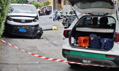 Scontro fra una moto e un furgone: morto un 61enne
