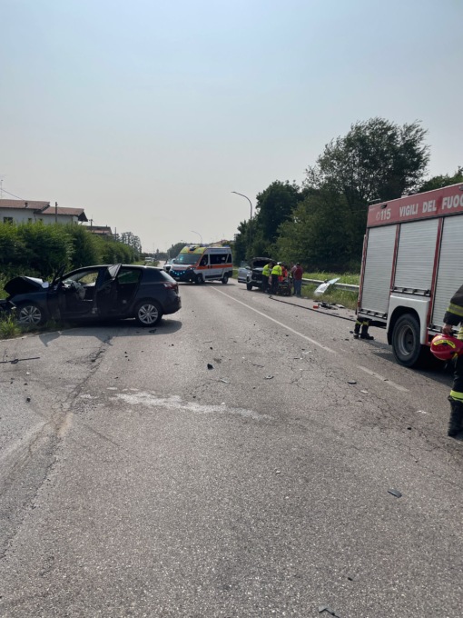 Scontro tra due auto