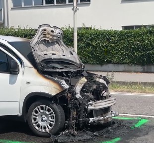 https://primamilanoovest.it/media/2025/06/abbiategrassoautobruciata.jpg