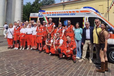 Inaugurata tra gli applausi la nuova ambulanza di Rho Soccorso