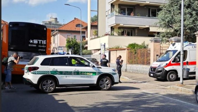 Esce dal cancello di casa e viene investito da una macchina: preoccupazione per un bambino di 3 anni
