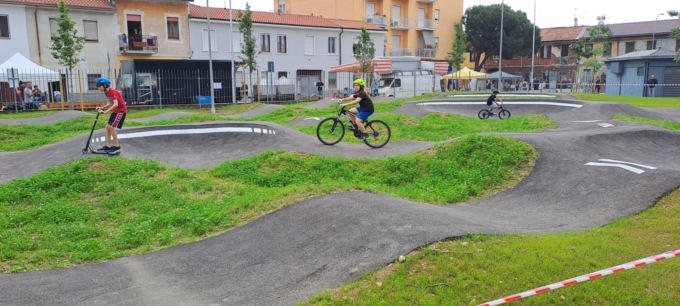 Inaugurato il nuovo parco di Villa Dell'Acqua: "Impegno concreto che guarda al futuro"