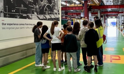 I bambini della primaria in visita all'azienda ABB