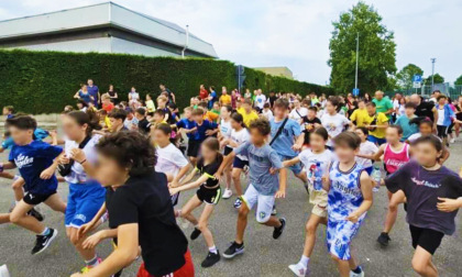 School Run 2025: studenti e genitori festeggiano la fine dell'anno scolastico