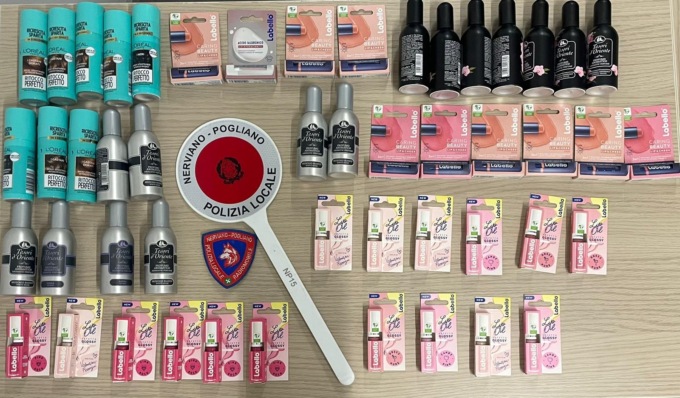 Rubano cosmetici e profumi, bloccata e denunciata una ladra