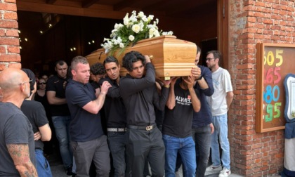 Quasi in 1000 ai funerali di Klaudio Gjata