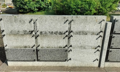 Ladri al cimitero: rubate una ventina di lapidi dalle tombe