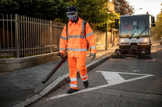 Lavoratori Ala in agitazione: raccolta rifiuti e pulizia strade a rischio