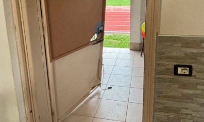 Spaccata notturna al centro sportivo