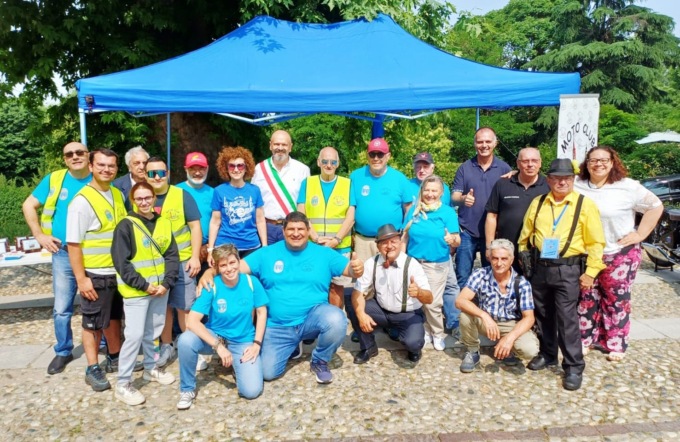 Costumi e motori incantano il borgo