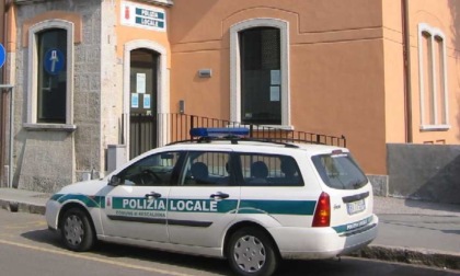 Blitz della Polizia Locale nel parco intitolato alla poliziotta: trovata droga