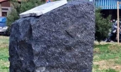 Rimossi i fiori dal Monumento al Milite Ignoto: "Una mancanza di rispetto"