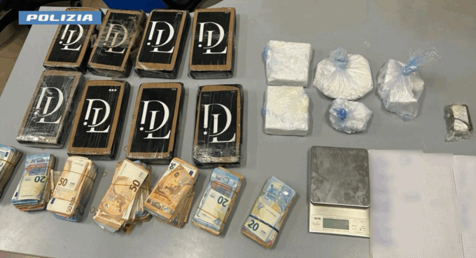 Spacciava in moto: sequestrati 11 chili di cocaina