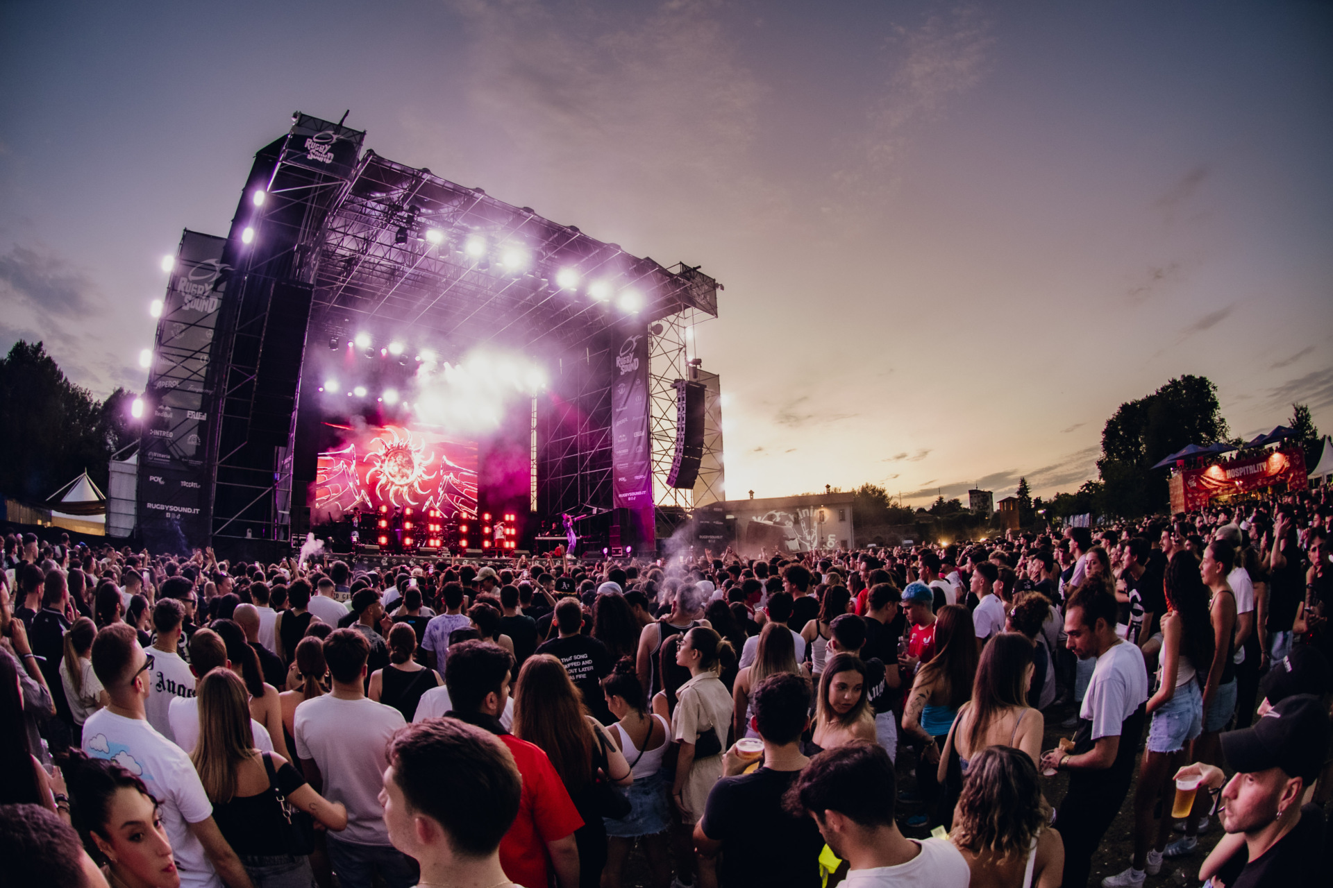 Il Rugby Sound e Legnano sono stati travolti dal rap di Guè che ha animato il venerdì sera della manifestazione