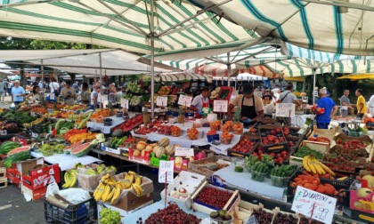 Nuovi orari per il mercato: acquisti solo fino alle 14