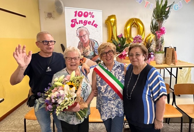 Angela Colombo ha compiuto 100 anni: ha lavorato anche alle Poste