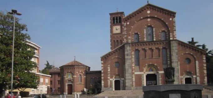 Nuova pavimentazione, nuove piante, panchine e telecamere in piazza del Redentore