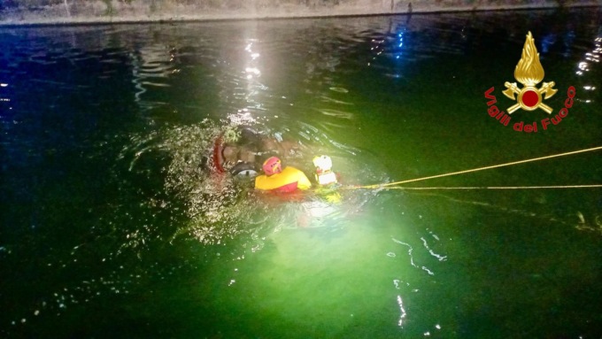 Finisce con l’auto nel Naviglio: 24enne muore nel giorno del suo compleanno