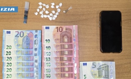 Blitz antidroga, fermato spacciatore con 24 dosi di cocaina