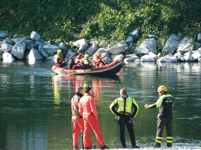Si tuffa nel Ticino, inghiottito dalla corrente: muore a 22 anni
