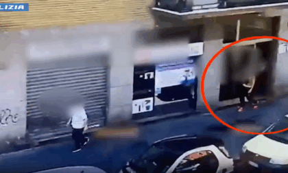 Strappano la collanina ad un anziano: fermati due diciannovenni