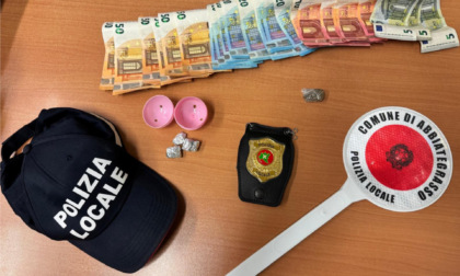 Spaccio di droga, 22enne arrestato in flagranza: sequestrate alcune dosi e 600 euro