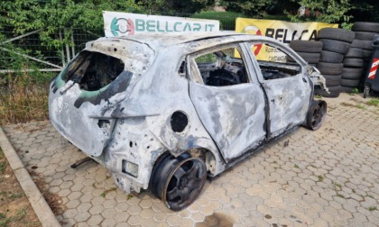 Incendio in officina: un ferito e danni gravi alla struttura