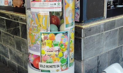 Rubate macchinette che erogano palline per bambini