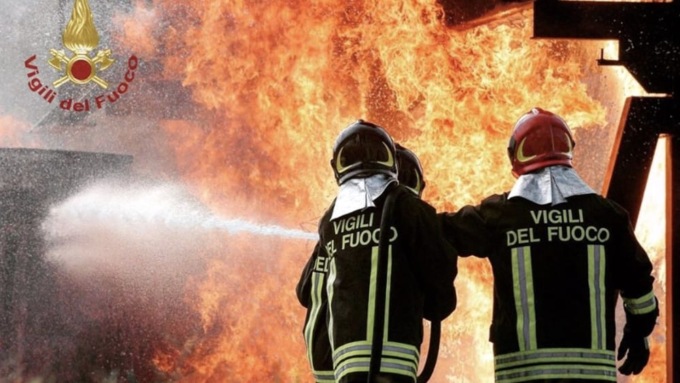 Scoppia un incendio nel parco di Cesate
