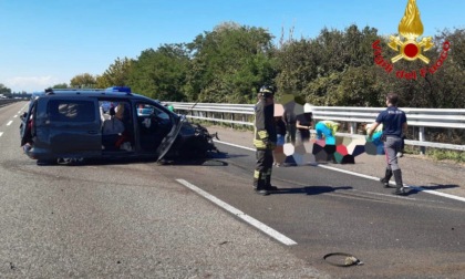 Perde il controllo dell'auto e finisce contro il guardrail: trasportato in fin di vita