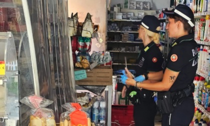 La polizia multa per 60 mila euro negozi fuori norma