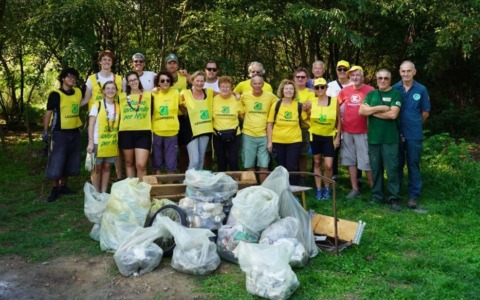 Bilancio per Puliamo il mondo: raccolti 14 sacchi e rinvenute latte di vernice