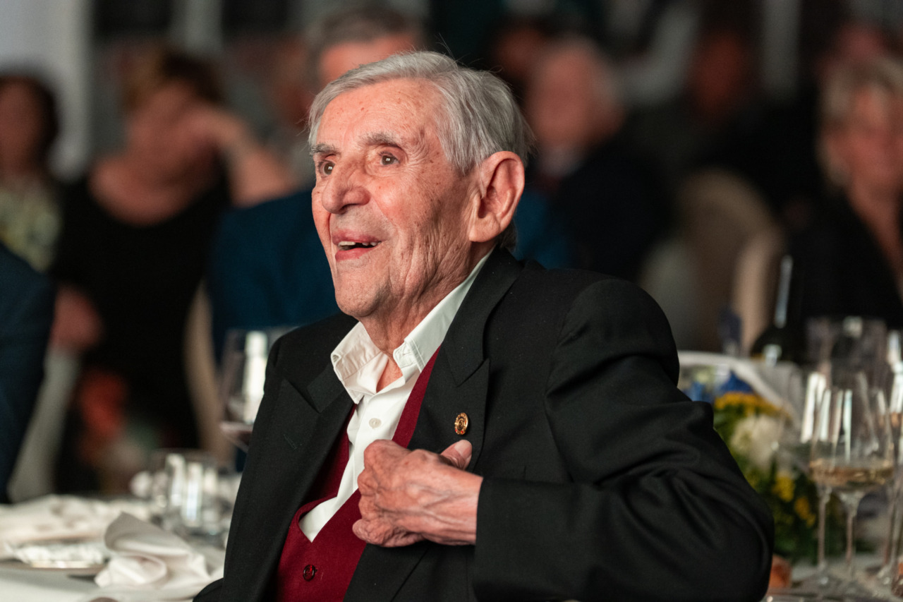 Gli auguri di Giorgia Meloni per i 100 anni di Carlo Barni, re degli elettrodomestici