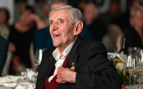 Gli auguri di Giorgia Meloni per i 100 anni di Carlo Barni, re degli elettrodomestici
