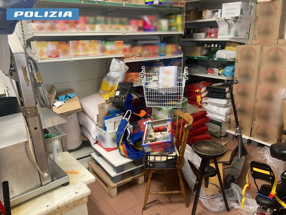 Alimenti privi di tracciabilità e biciclette in negozio: chiuso per 7 giorni Fatema alimentari