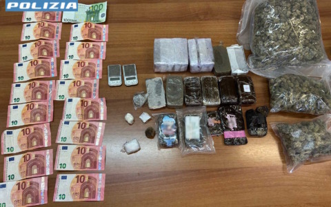 La Polizia arresta un pusher e sequestra 2 chili di droga
