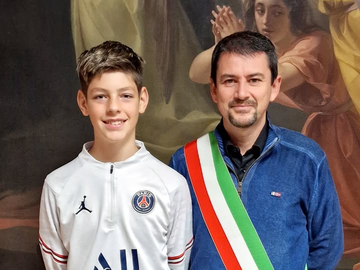 A 12 anni soccorre un uomo col massaggio cardiaco