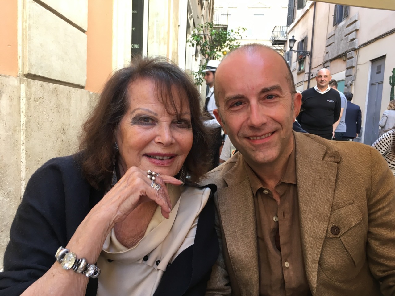 Addio a Claudia Cardinale. Almasio: “Conservo ancora la rosa che mi regalò”