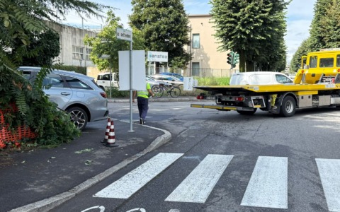 Scontro fra due auto: trasportati in codice giallo