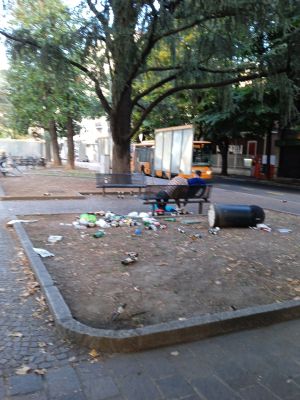 «Vogliamo sicurezza, togliete le panchine in piazza Libertà»