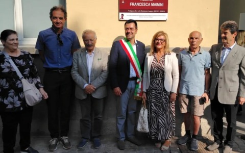 Polemiche sull’assenza dell’Amministrazione di Vanzaghello alla cerimonia  in ricordo di Francesca Mainini. La replica: «Non abbiamo ricevuto l’invito»