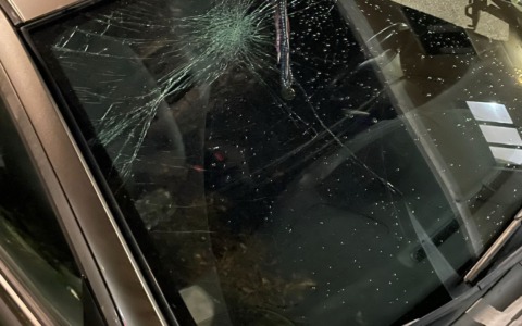 Vetri infranti e auto danneggiate: i Carabinieri fermano un 31enne