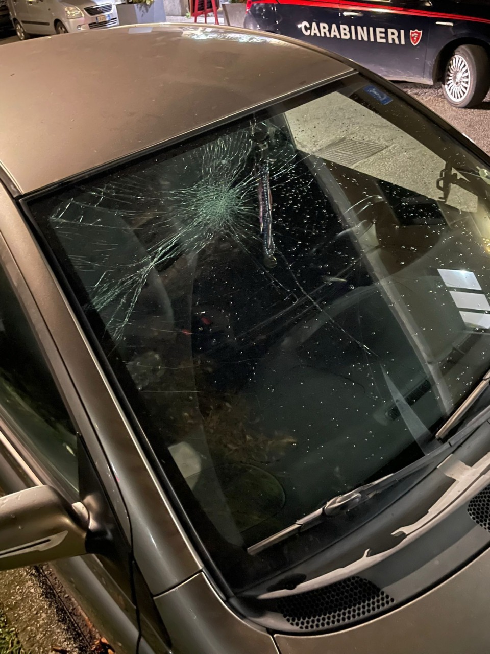 Vetri infranti e auto danneggiate: i Carabinieri fermano un 31enne